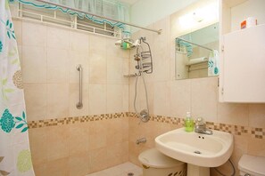 Shower, free toiletries, hair dryer, towels