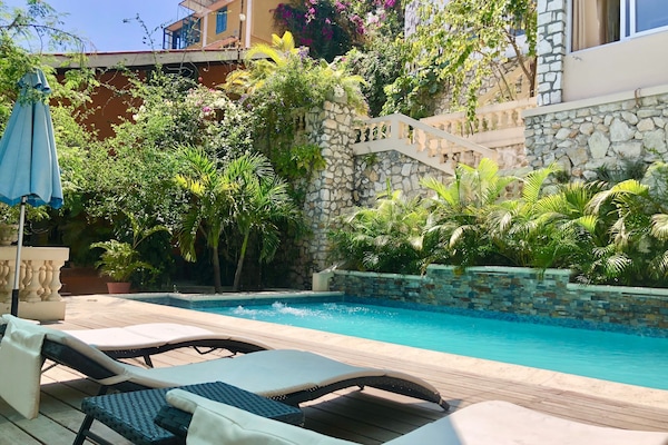 Kolam renang terbuka