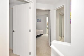 5 bedrooms, iron/ironing board, cribs/infant beds, rollaway beds - Regents Villa A (Christchurch)