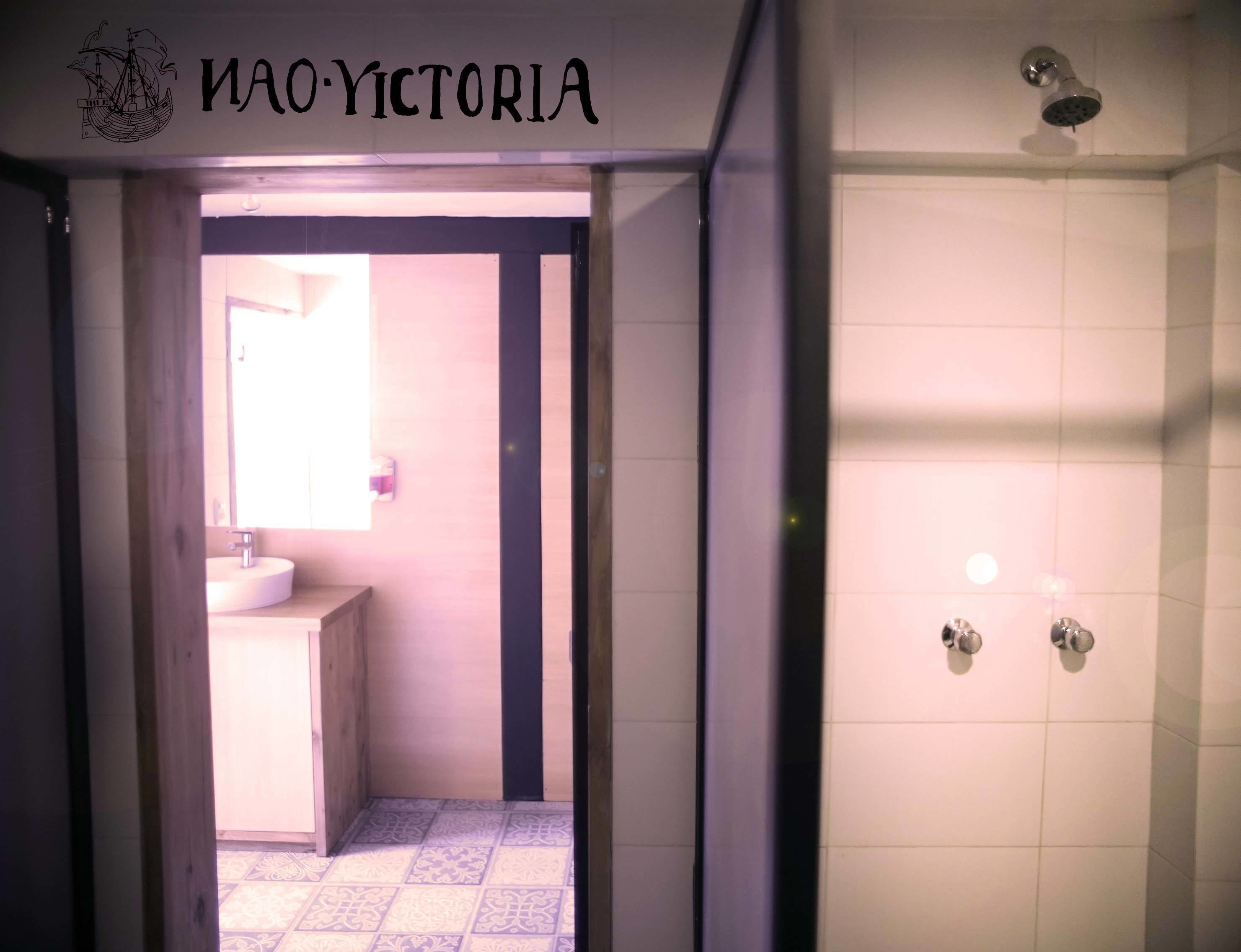 Shower, free toiletries
