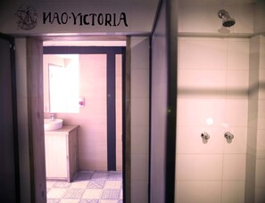 Dusche, kostenlose Toilettenartikel
