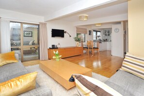 公寓, 2 間臥室 | 起居區 | 平面電視