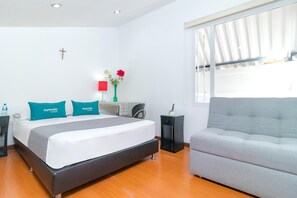 1 bedroom, hypo-allergenic bedding, in-room safe, desk - Casa Hotel Quinta Real (Bogotá)