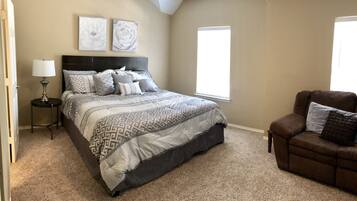 Condo truyền thống, nhiều giường, không hút thuốc | 3 phòng ngủ, két bảo mật tại phòng, bàn ủi/dụng cụ ủi quần áo