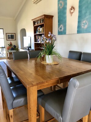 Hus - 3 soveværelser - 2 badeværelser (The Homestead) | Spisning på værelset