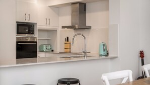 Kühlschrank, Mikrowelle, Geschirrspüler