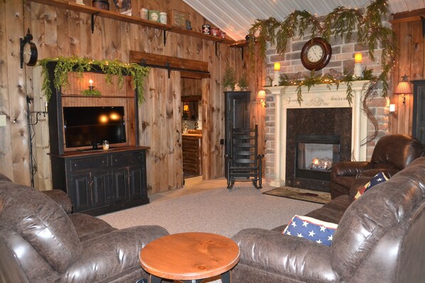 Televisión y chimenea 