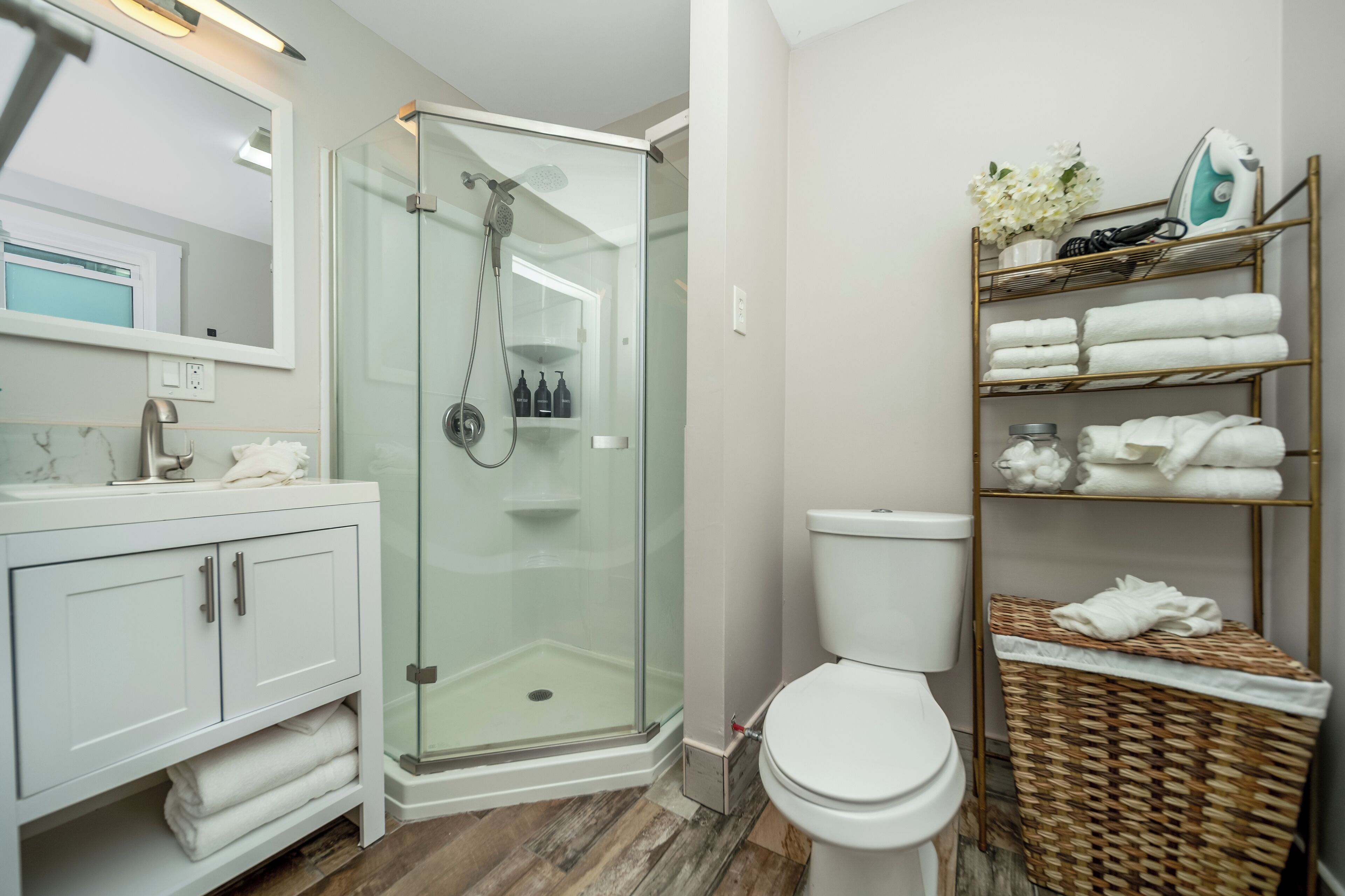 Combined shower/bathtub, hair dryer, towels, soap
