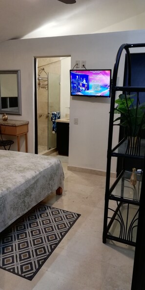 2 bedrooms, in-room safe, iron/ironing board, free WiFi