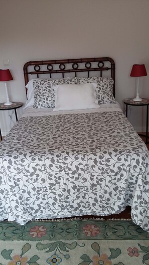 3 bedrooms, desk, iron/ironing board, travel cot