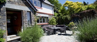 Wow 4 Bed detached house Lake Views, enviable location with Wifi, Log Burner