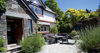 Wow 4 Bed detached house Lake Views, enviable location with Wifi, Log Burner