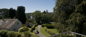 Storslått enebolig med 4 senger med Wifi, tømmerbrenner og gratis parkering