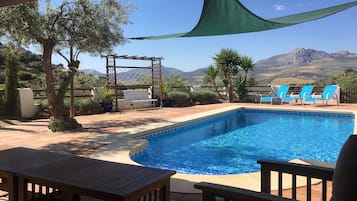 Piscina all'aperto, una piscina riscaldata