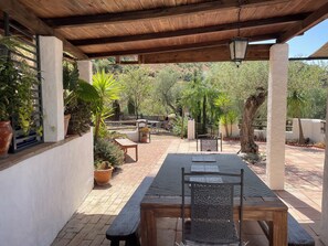 Outdoor dining - Beautiful Restored Farmhouse with Private Pool in Malaga, Andalucia (Malaga,Casabermeja)
