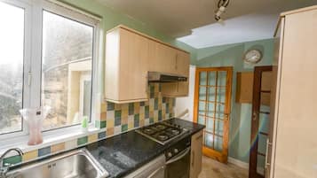 Microwave, dishwasher, cookware/dishes/utensils