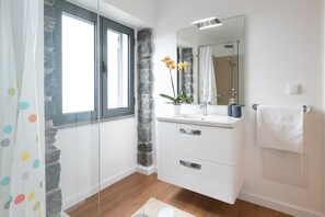 Shower, hair dryer, towels, toilet paper