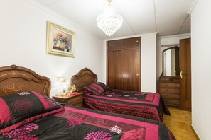 3 bedrooms, in-room safe, iron/ironing board, travel cot - Spacious apartment with swimming pool and 2 parking spaces FOR SEASONALS (Santa Pola)