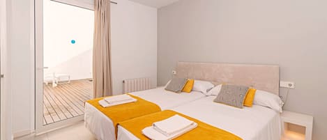 3 chambres, coffres-forts dans les chambres, fer et planche Ă repasser