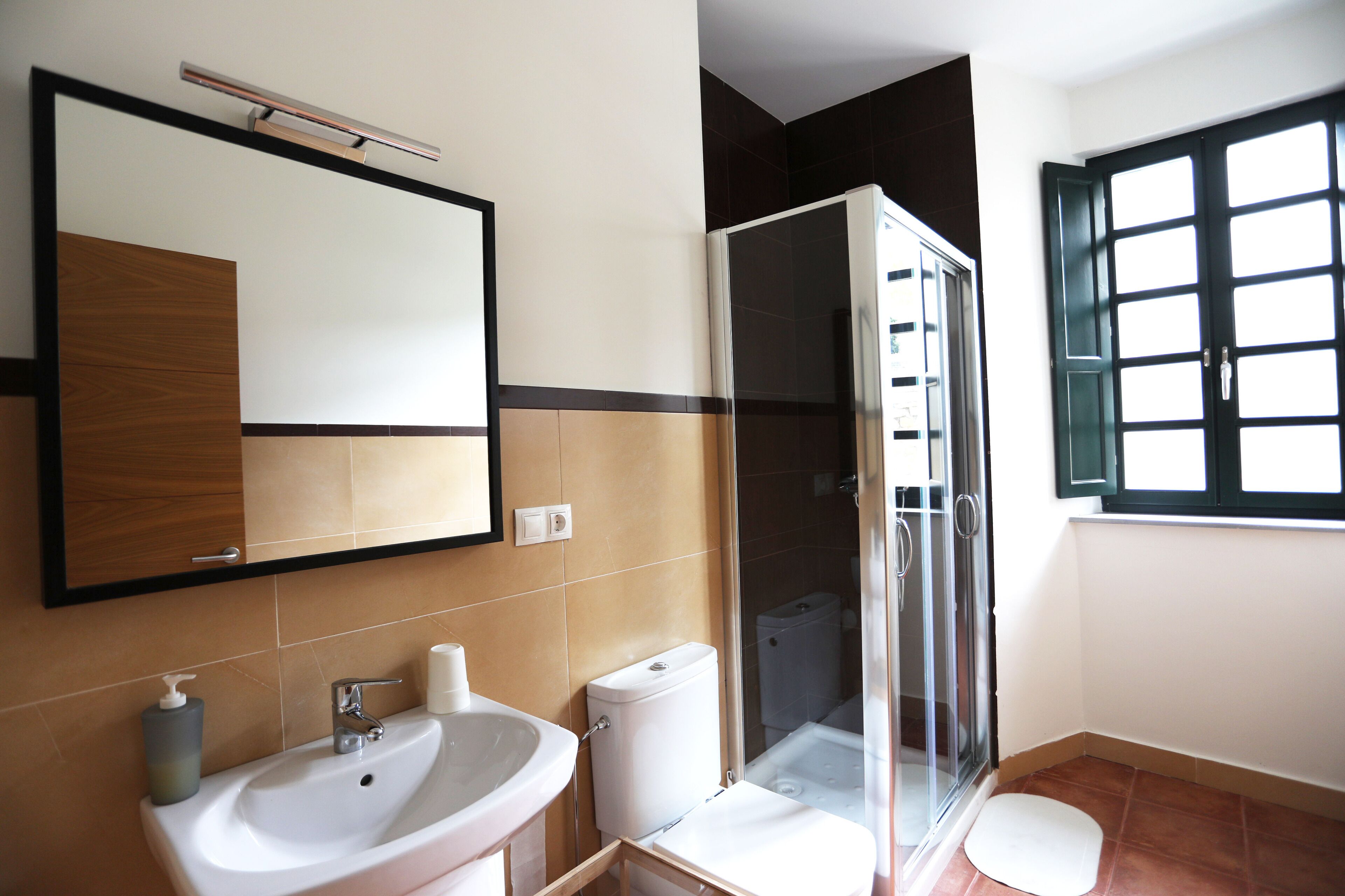 Douche, serviettes fournies