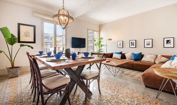 Dining - Three bedroom apartment Carrer Tamarit - You Stylish (Barcelona)