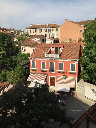 The best location with fantastic canal views