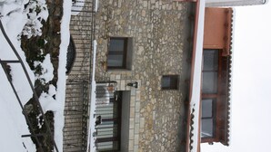 A stone building with a balcony and a window. - ALZINA apartment in the heart of the Penedés. PB-00489 (Pontons)