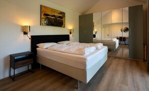 3 bedrooms, iron/ironing board, Internet, bed sheets