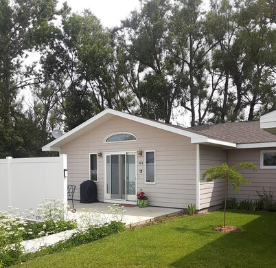 BEDS BY THE CREEK...Just on the edge of town