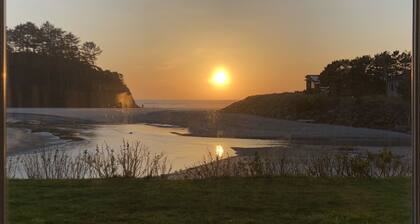 Prime Ocean/Beach Location & Spectacular View!Ground Level Condo,Fresh Update