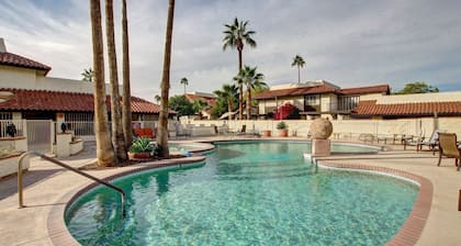 Charming!! Come relax in our Amazing Retro! Old town Scottsdale Townhome