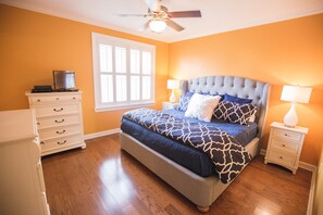 5 slaapkamers, een strijkplank/strijkijzer, reisbedje, gratis wifi