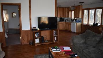 Smart TV, reproductor de DVD, libros y videoteca