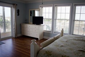 8 bedrooms, iron/ironing board, free WiFi, bed sheets