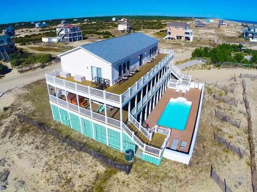 Family 4x4 luxury, steps from the beach, pool, hot tub, theater, Sunday rental, wifi