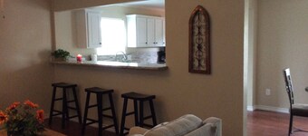 COZY, COMFY, CUTIE!  Book NOW for Fall!  2BD, 1.5 Bath, Free WIFI