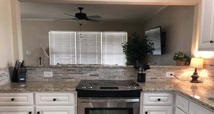 COZY, COMFY, CUTIE! Tervetuloa Winter Texans! 2BD, 1. 5 Bath, ilmainen WIFI