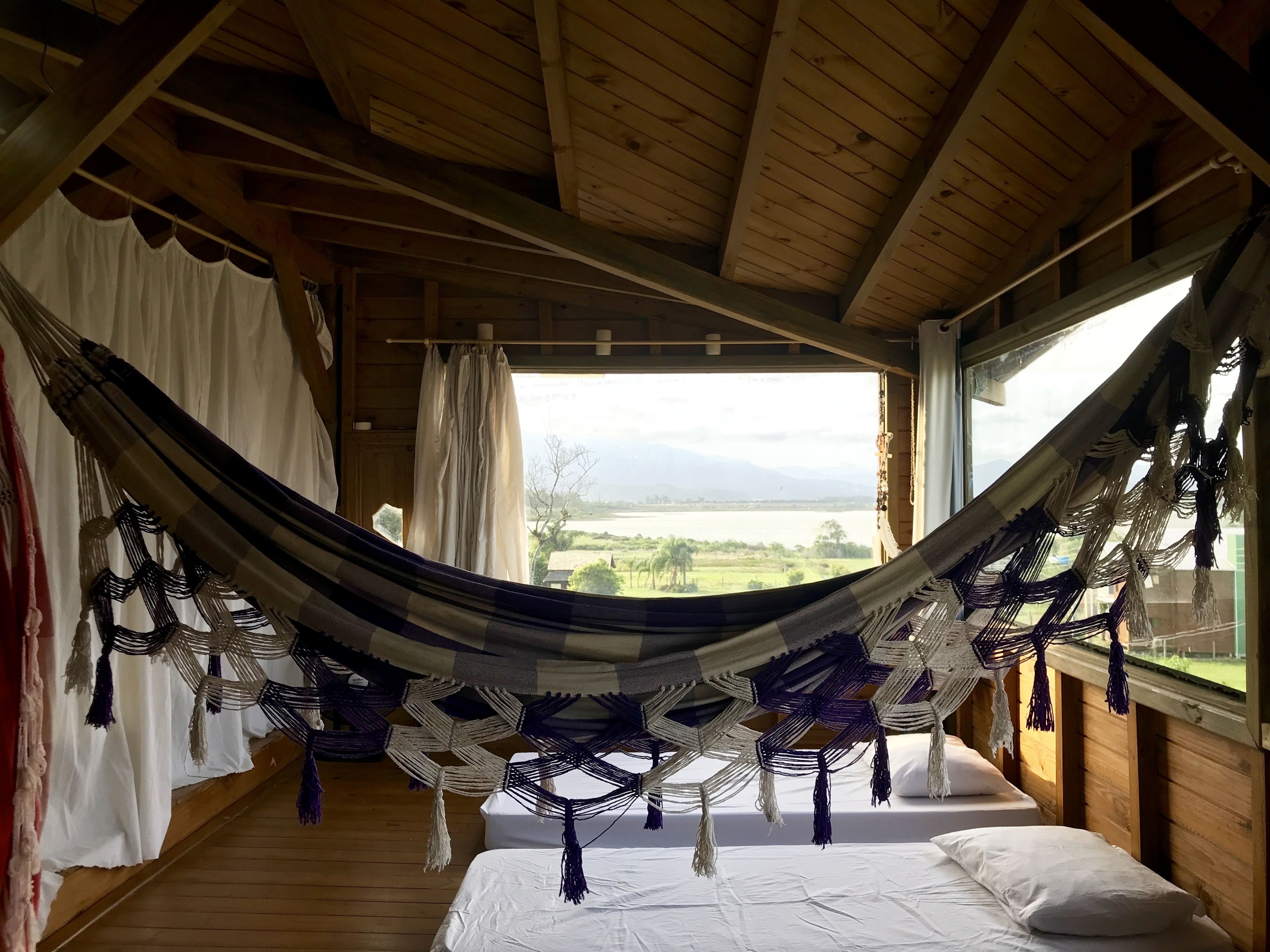Casa panorâmica, Vista para a lagoa | Cofres nos quartos, cortinas blackout, Wi-Fi de cortesia, roupa de cama
