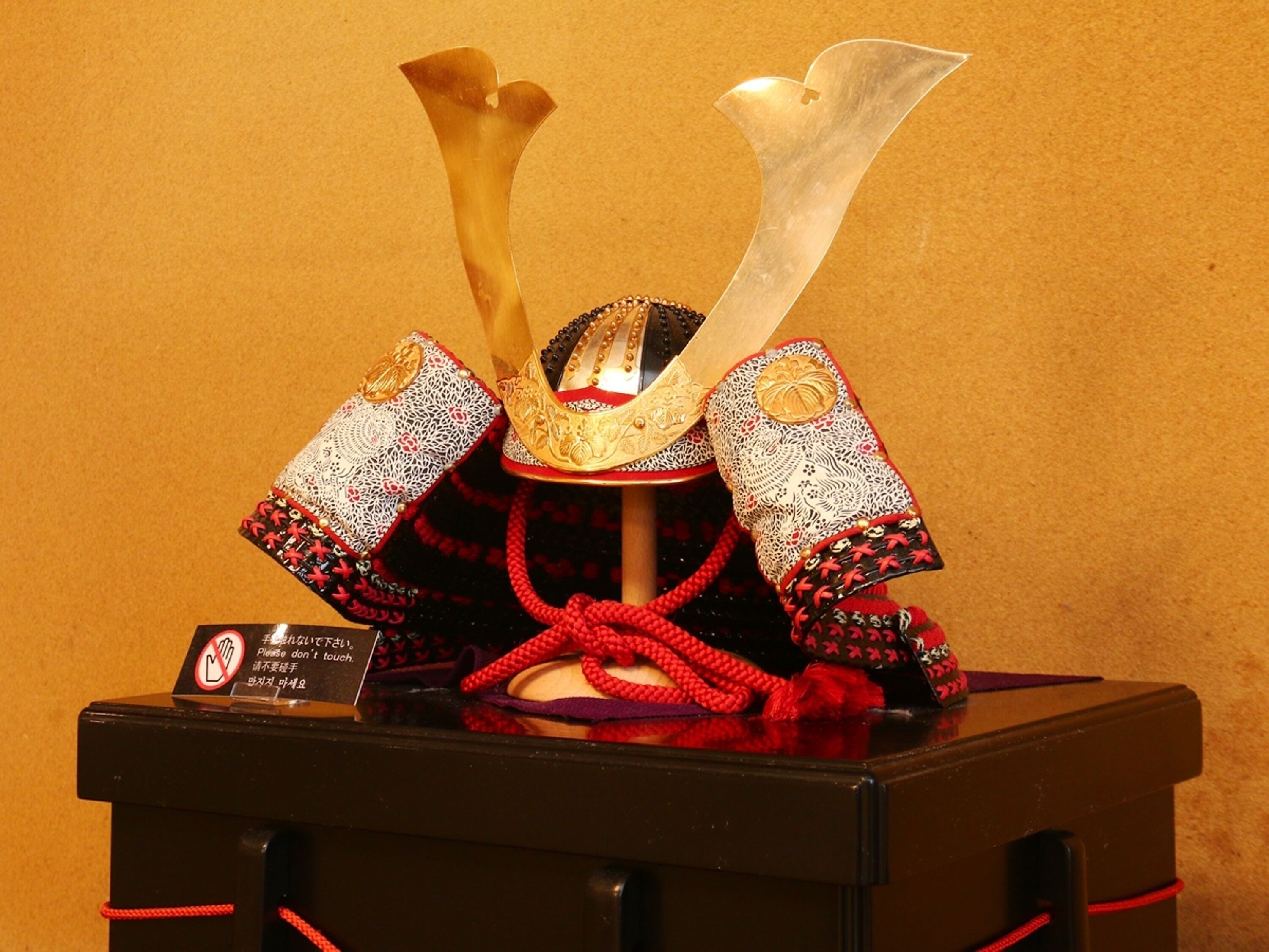 A display case with a traditional samurai helmet and sword.