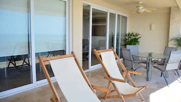 Condo Deluxe, 2 habitaciones, vista al océano | Terraza o patio