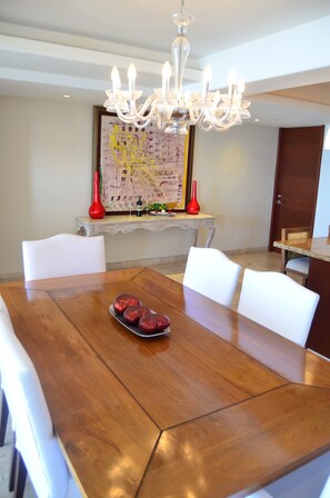 Appart'hôtel Deluxe, 2 chambres, vue océan | Salle à manger
