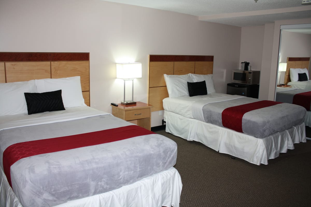 Quadruple Room | Desk, iron/ironing board, free WiFi, bed sheets
