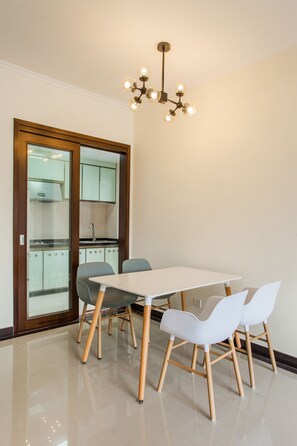 Classic Room, 2 Bedrooms | In-room dining - Meixu Apartment (Guangzhou)