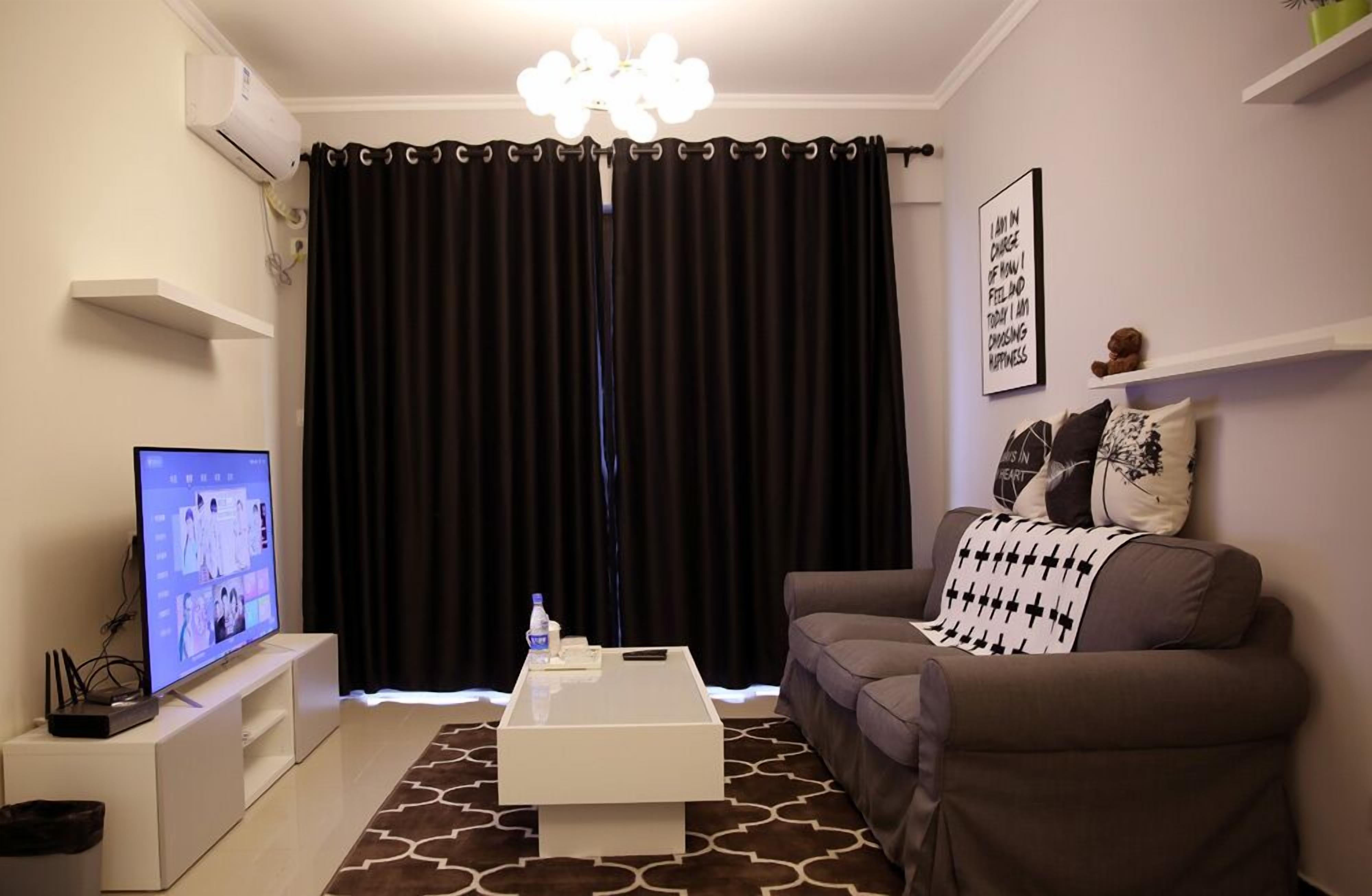 Apartament Deluxe | Sala d'estar | Televisor de pantalla plana 