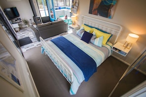 豪華小屋, 1 張加大雙人床, 湖景 | 熨斗/熨衣板、床單