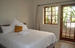 Standard Double Room 1 | Premium bedding, iron/ironing board, rollaway beds, free WiFi - Cycad Lodge (East London)