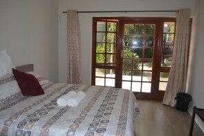 Hochwertige Bettwaren, Bügeleisen/Bügelbrett, Zustellbetten