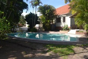 Outdoor pool - Cycad Lodge (East London)