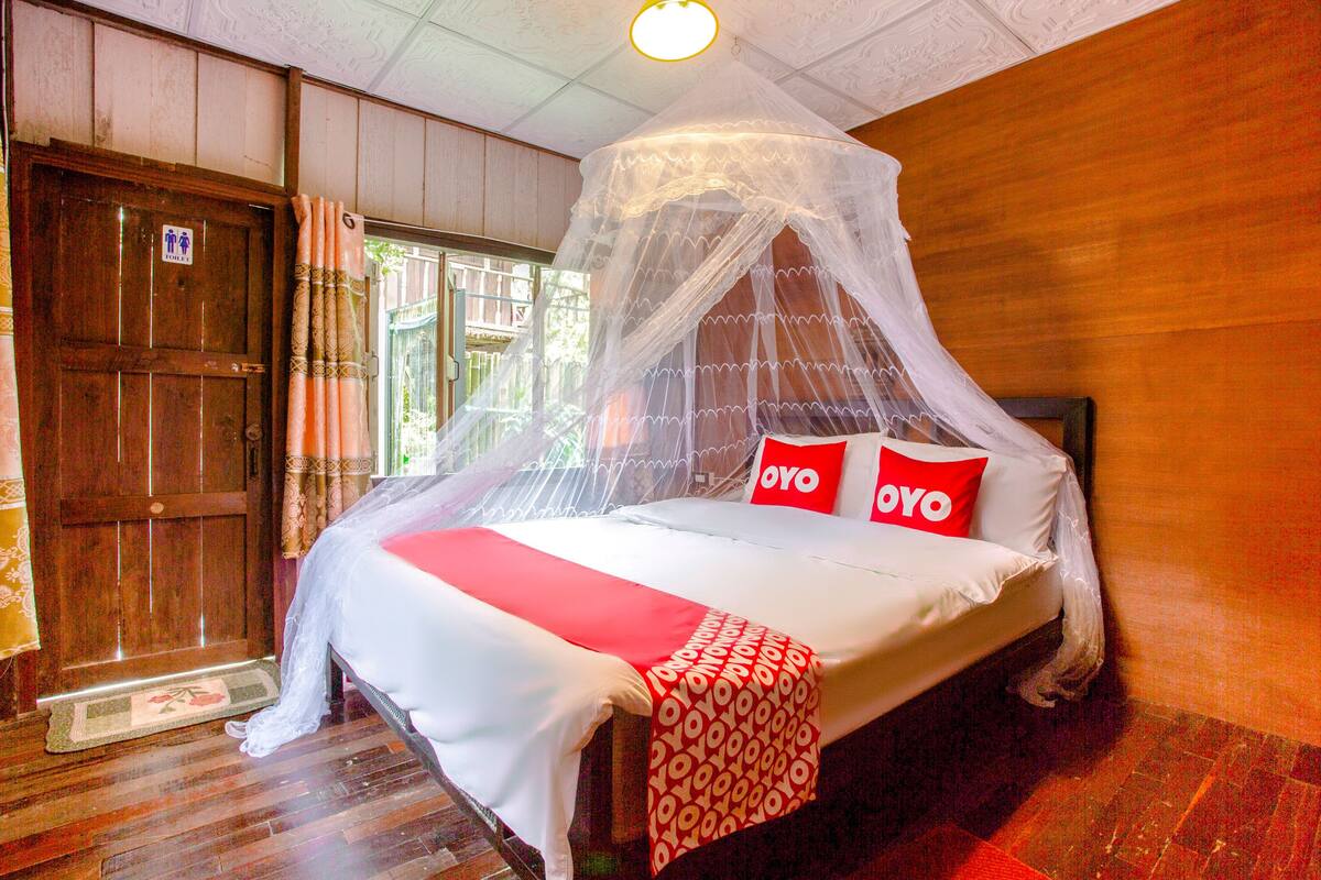 Minibar, desk, free WiFi, bed sheets