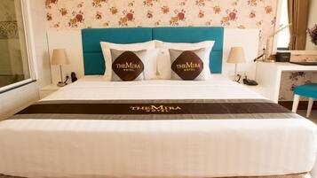 Penthouse Single Room | Minibar, in-room safe, individually decorated, individually furnished